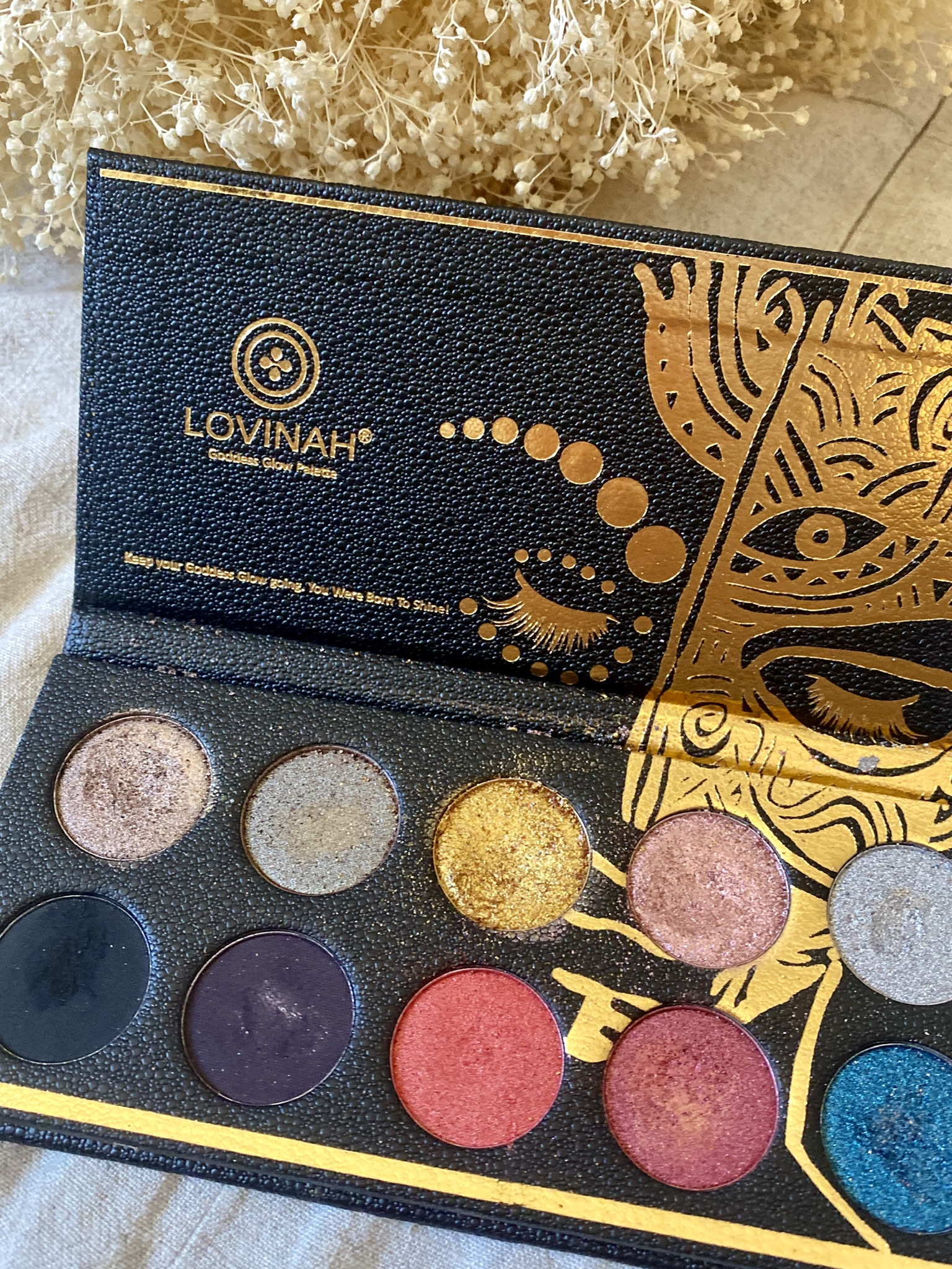 Lovinah eyeshadow palette